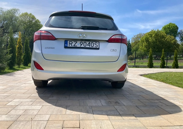 Hyundai I30 cena 26000 przebieg: 191000, rok produkcji 2013 z Szczytna małe 562